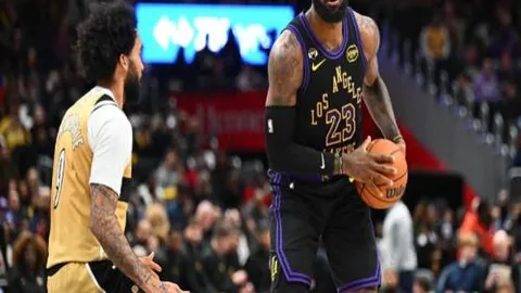 哈里-阿马斯18岁首战曼联，自豪之情满溢