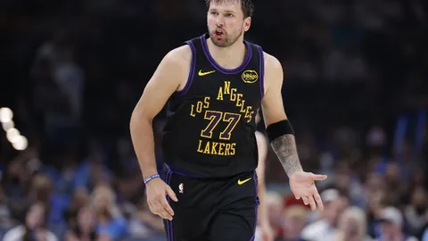 “76人提前出局季后赛，三巨头发挥遭非议？”